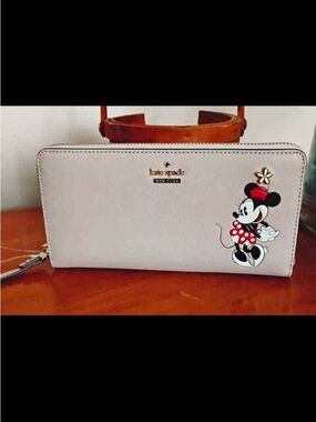 ✨ Rare Disney x Kate Spade Minnnie Mouse Lacey Wallet✨